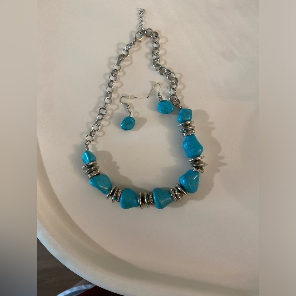Turquoise color necklace